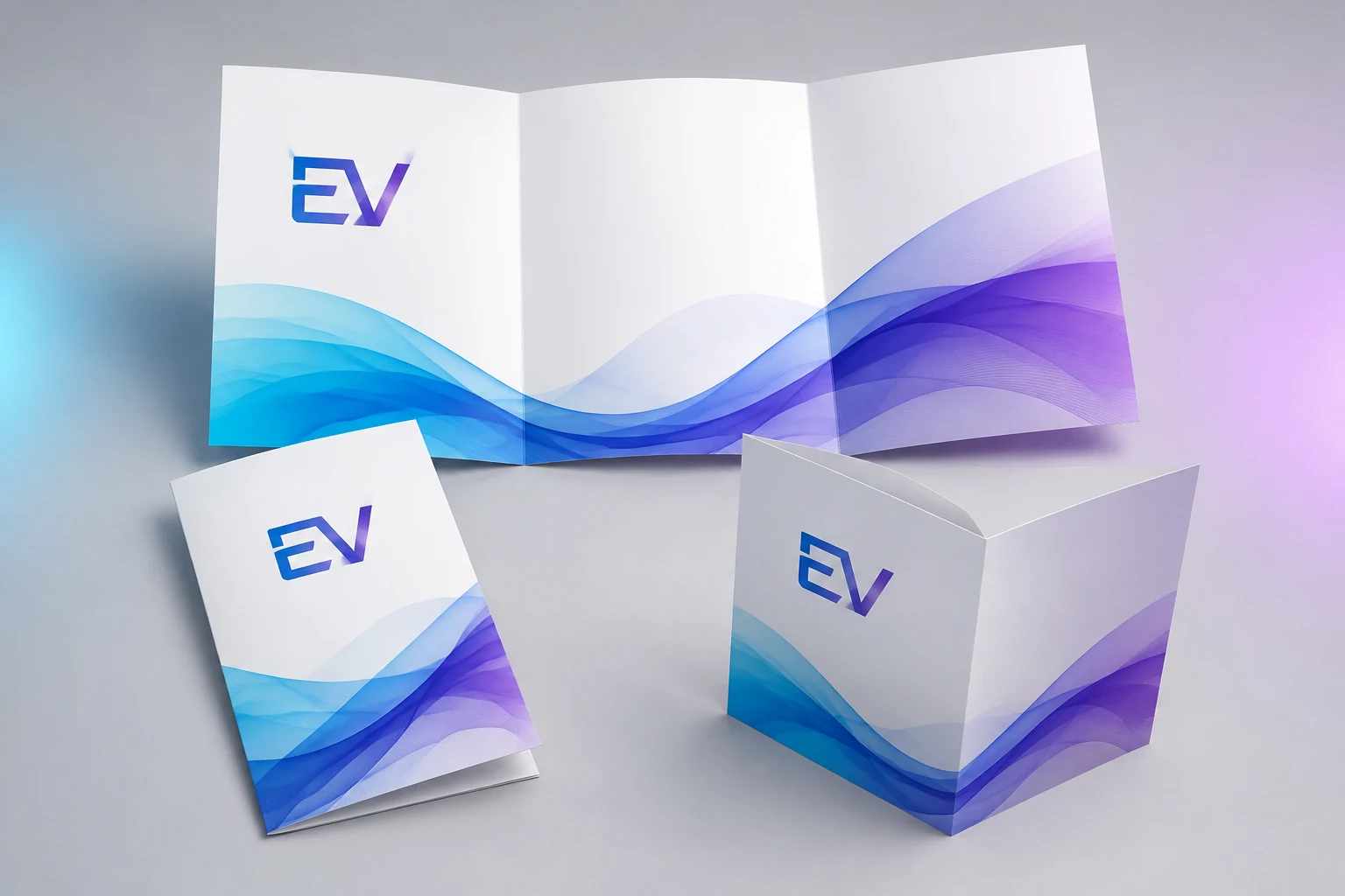 Brochure complete aperte e piegate con monogramma EV
