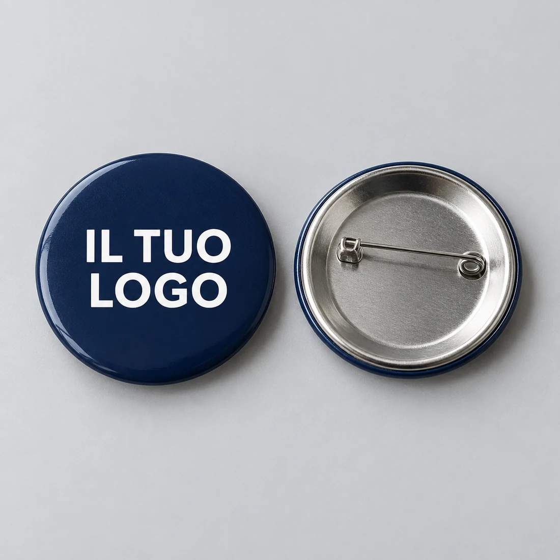 Spille rotonde: fronte personalizzato e retro con spilla, simulazione illustrativa